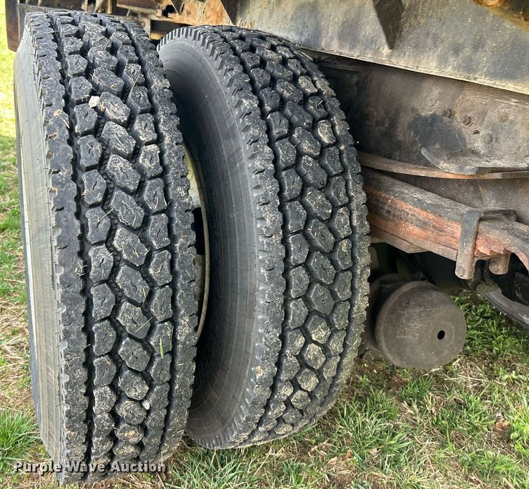 image for item EK2830 1992 GMC TopKick flatbed truck