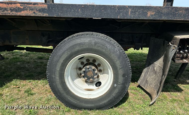 image for item EK2830 1992 GMC TopKick flatbed truck