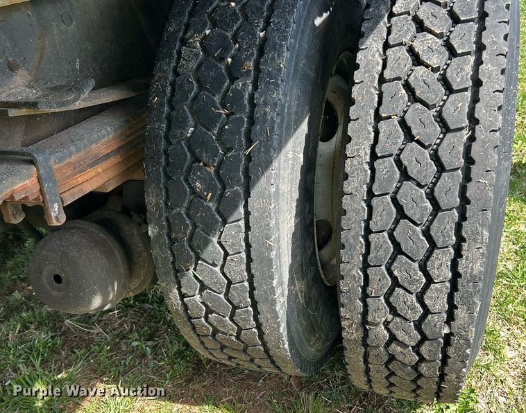 image for item EK2830 1992 GMC TopKick flatbed truck