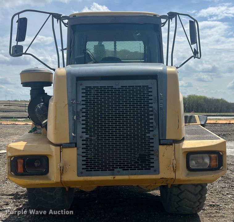 image for item EL5540 2005 John Deere 250D water wagon