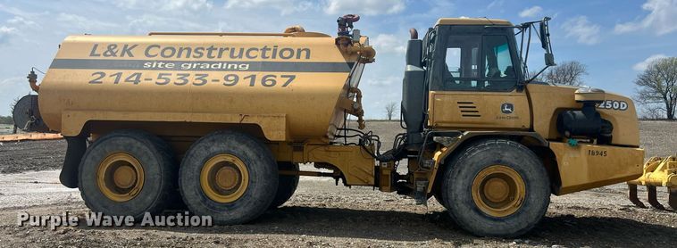 image for item EL5540 2005 John Deere 250D water wagon