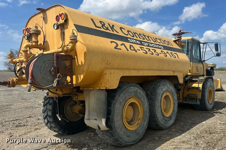 image for item EL5540 2005 John Deere 250D water wagon