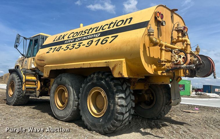 image for item EL5540 2005 John Deere 250D water wagon