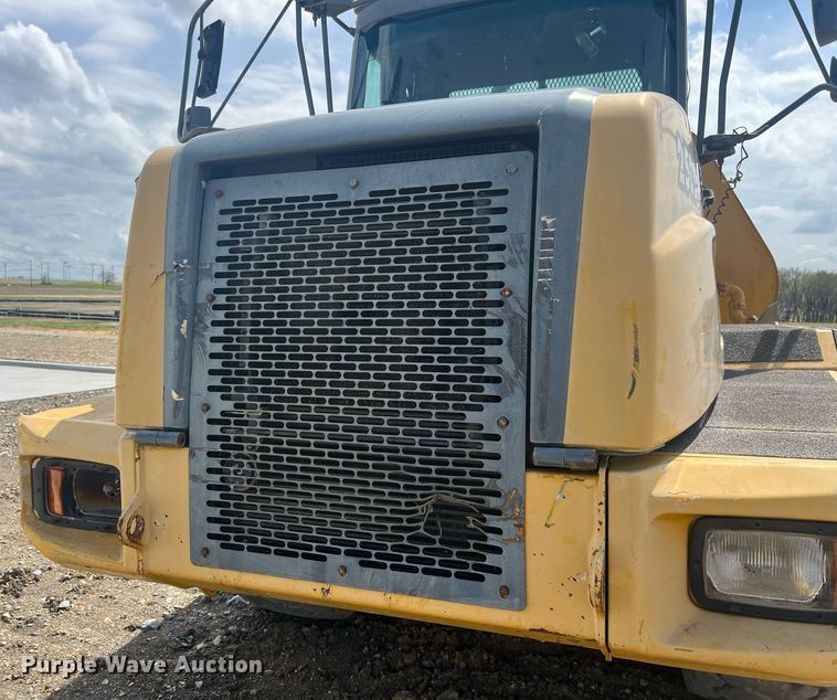 image for item EL5540 2005 John Deere 250D water wagon