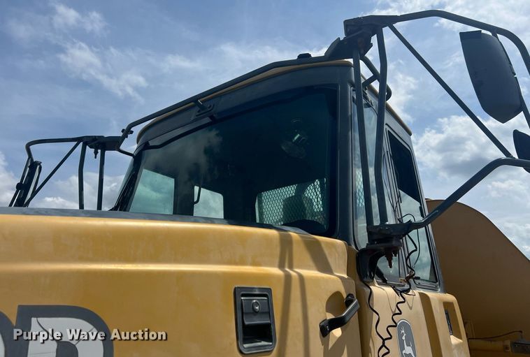 image for item EL5540 2005 John Deere 250D water wagon