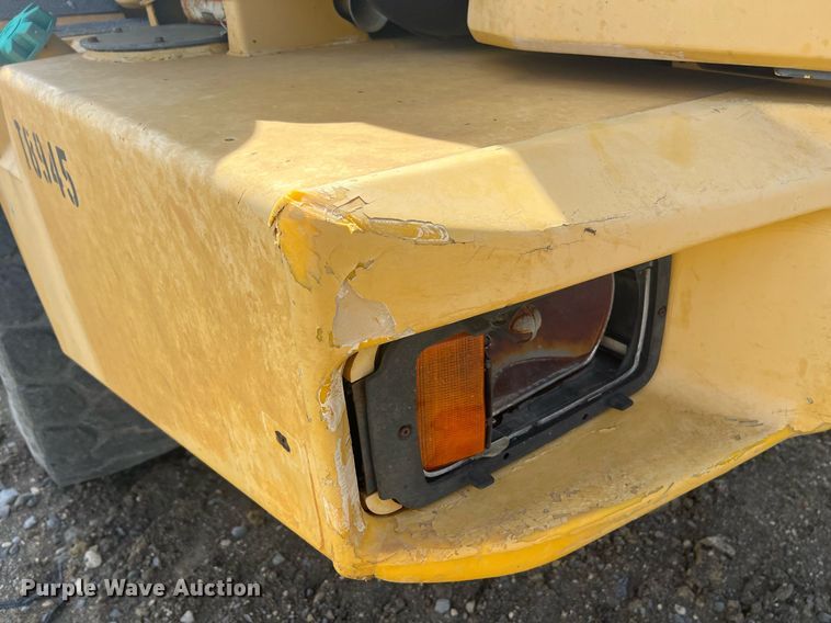 image for item EL5540 2005 John Deere 250D water wagon