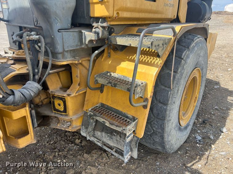 image for item EL5540 2005 John Deere 250D water wagon