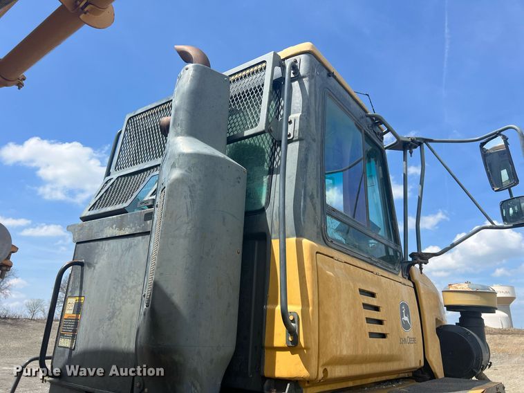 image for item EL5540 2005 John Deere 250D water wagon