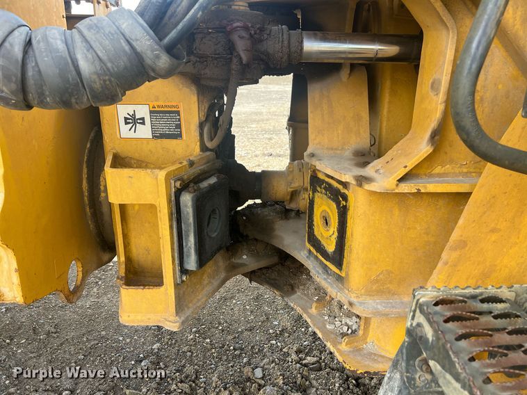 image for item EL5540 2005 John Deere 250D water wagon