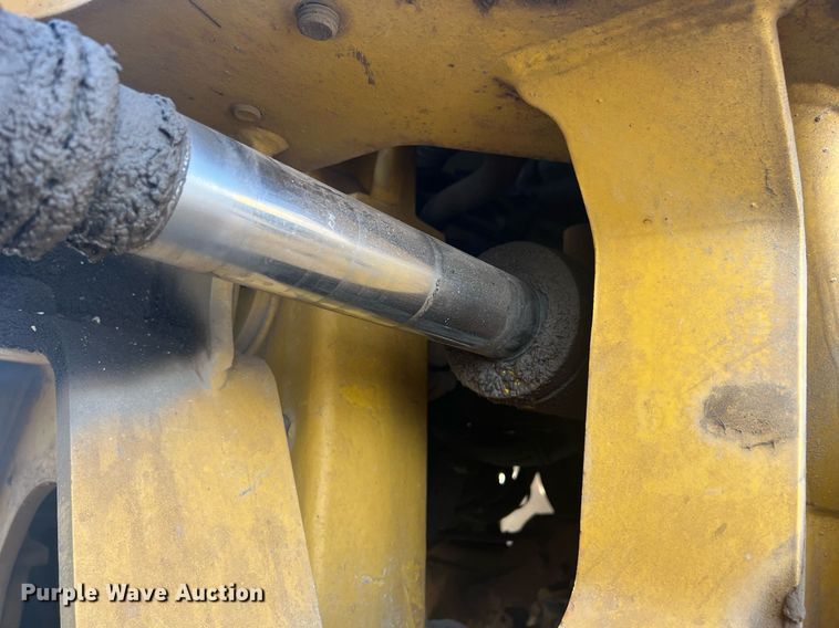 image for item EL5540 2005 John Deere 250D water wagon