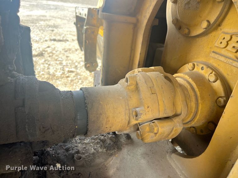 image for item EL5540 2005 John Deere 250D water wagon