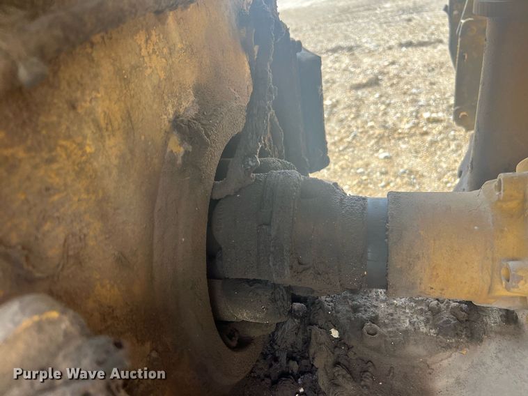 image for item EL5540 2005 John Deere 250D water wagon