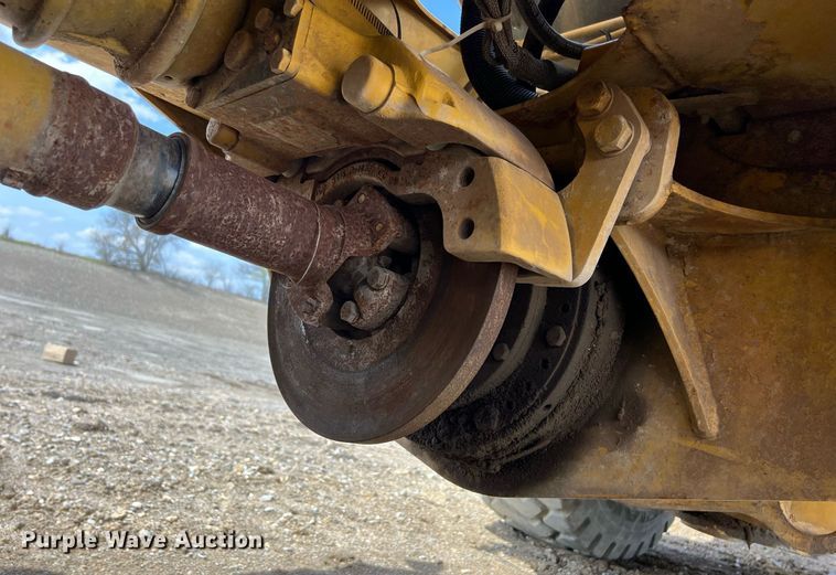 image for item EL5540 2005 John Deere 250D water wagon