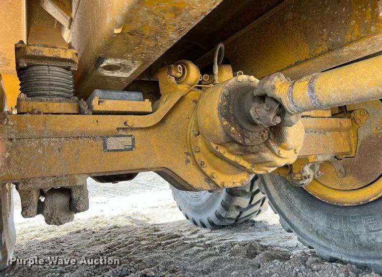 image for item EL5540 2005 John Deere 250D water wagon