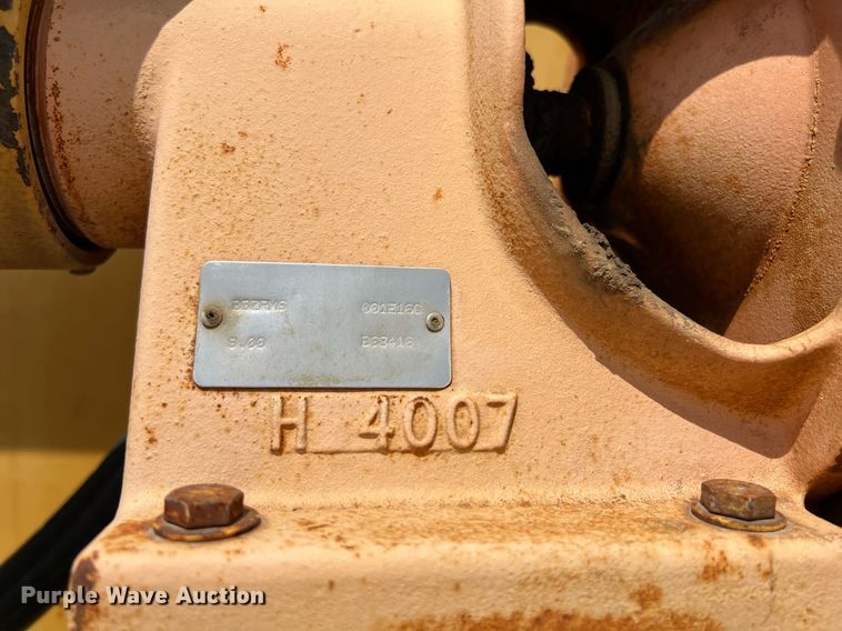 image for item EL5540 2005 John Deere 250D water wagon