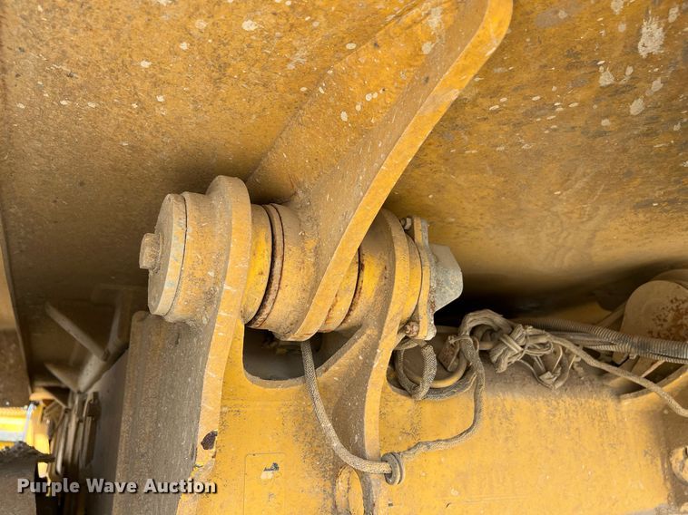 image for item EL5540 2005 John Deere 250D water wagon