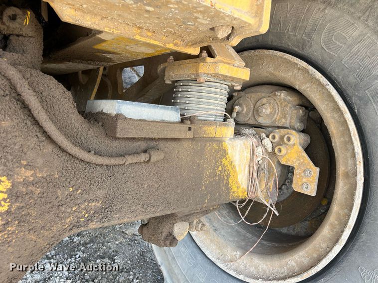 image for item EL5540 2005 John Deere 250D water wagon