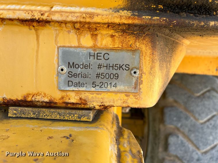 image for item EL5540 2005 John Deere 250D water wagon