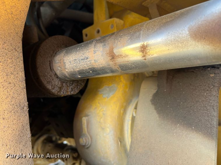 image for item EL5540 2005 John Deere 250D water wagon