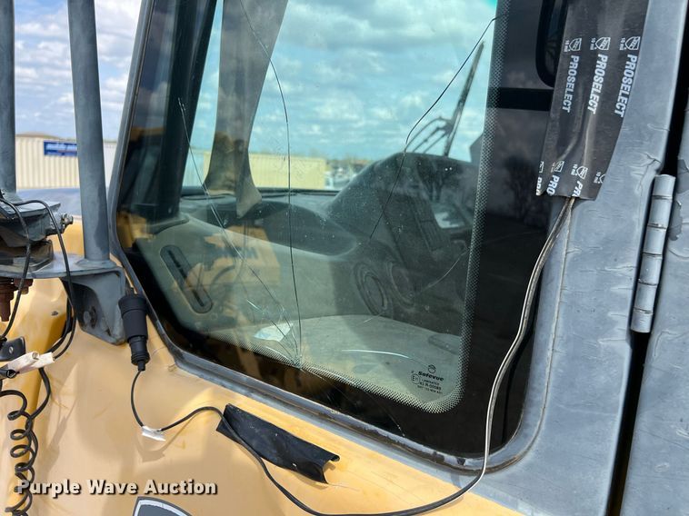 image for item EL5540 2005 John Deere 250D water wagon