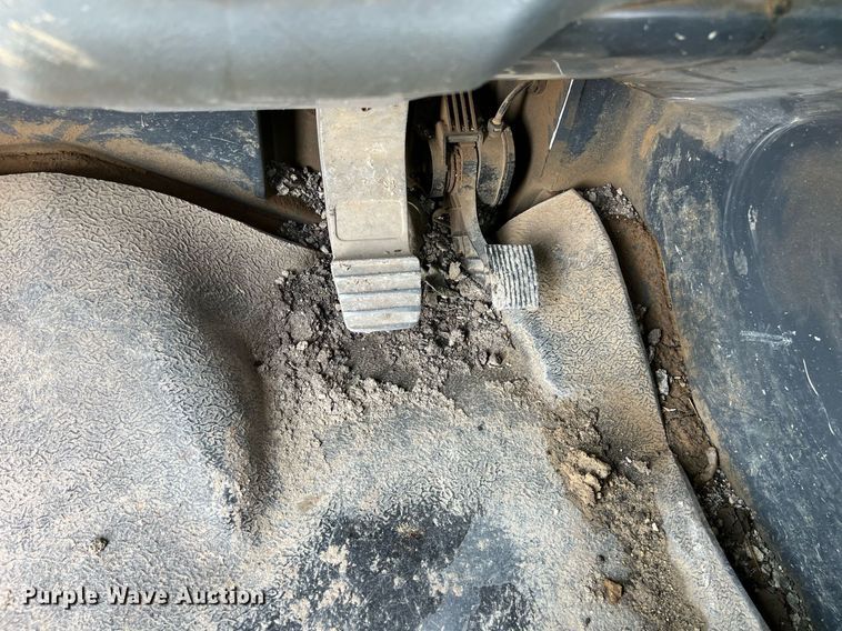 image for item EL5540 2005 John Deere 250D water wagon