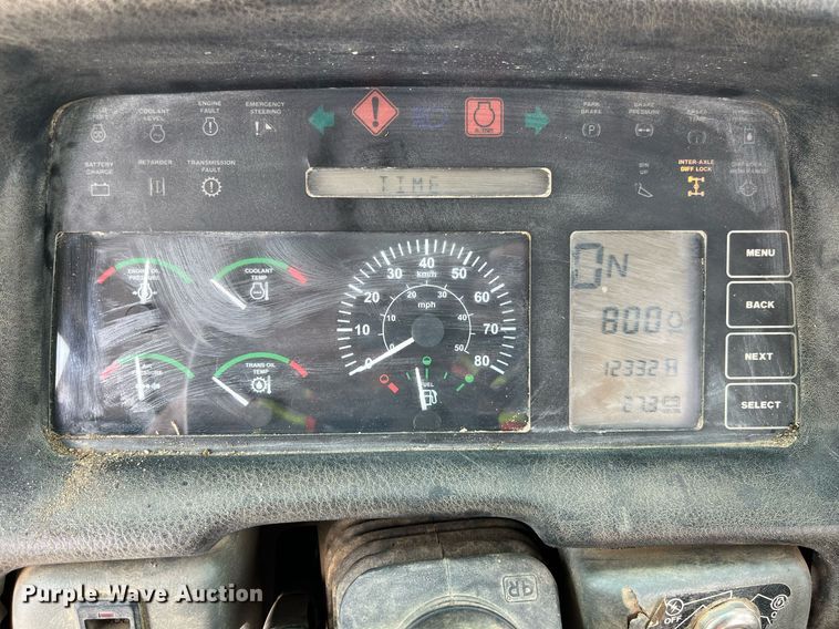 image for item EL5540 2005 John Deere 250D water wagon