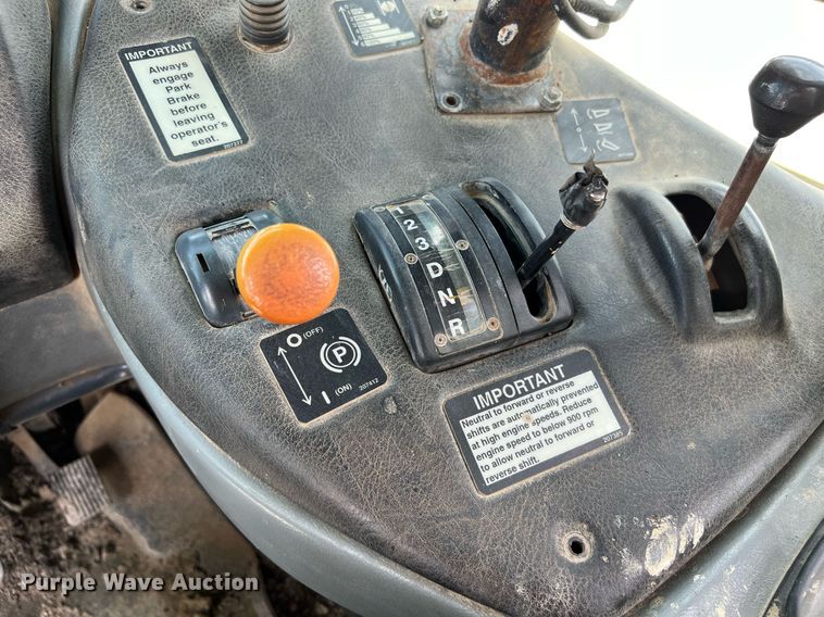 image for item EL5540 2005 John Deere 250D water wagon