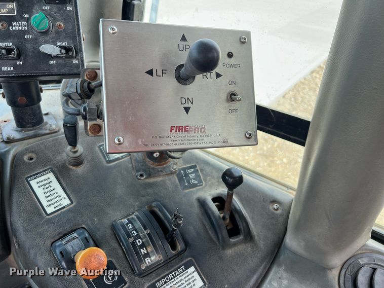 image for item EL5540 2005 John Deere 250D water wagon