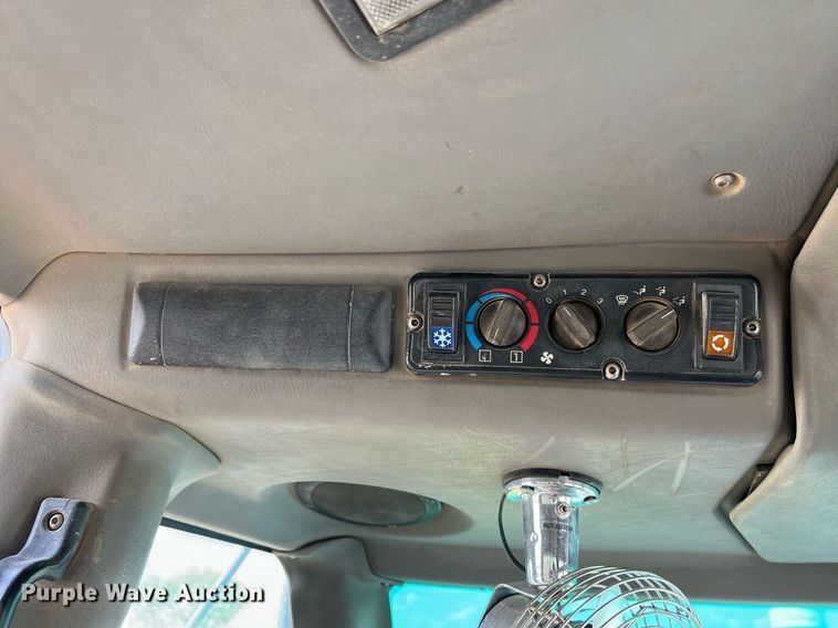 image for item EL5540 2005 John Deere 250D water wagon