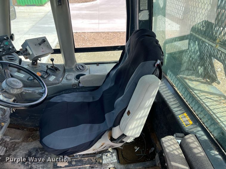 image for item EL5540 2005 John Deere 250D water wagon