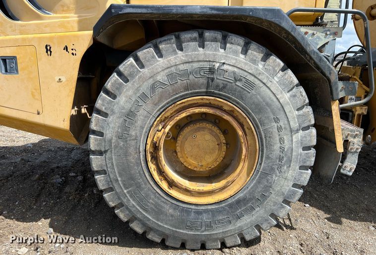 image for item EL5540 2005 John Deere 250D water wagon