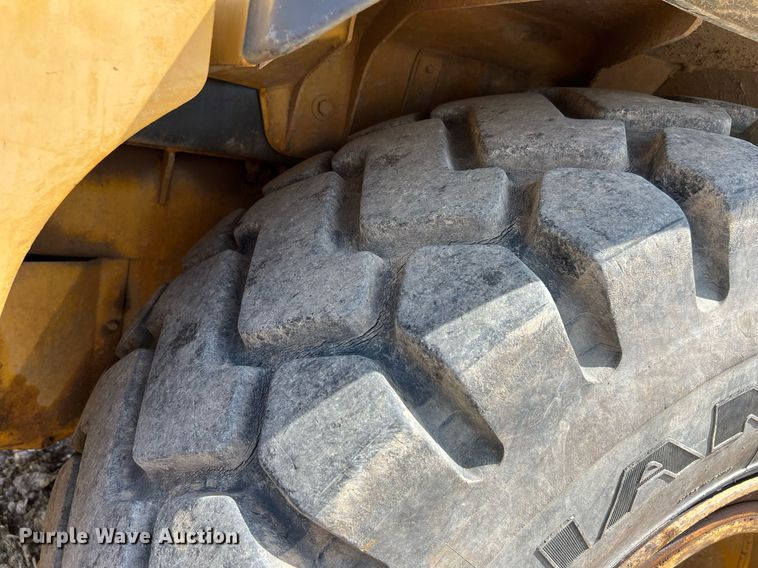 image for item EL5540 2005 John Deere 250D water wagon