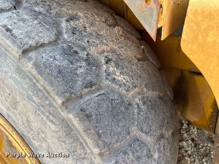 image for item EL5540 2005 John Deere 250D water wagon