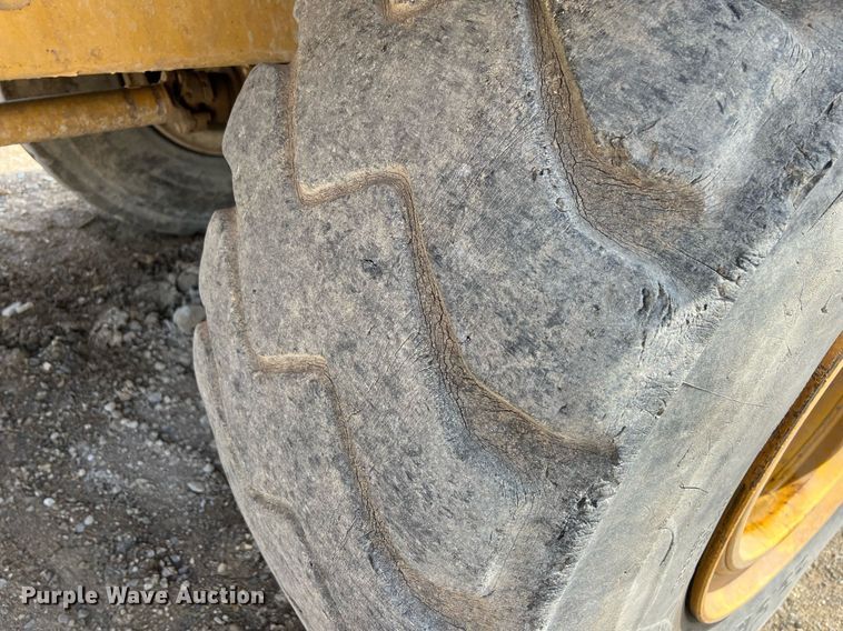 image for item EL5540 2005 John Deere 250D water wagon