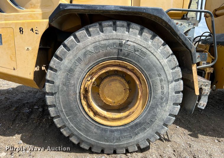 image for item EL5540 2005 John Deere 250D water wagon