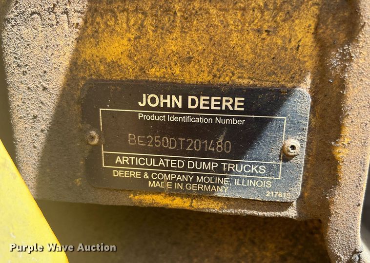 image for item EL5540 2005 John Deere 250D water wagon