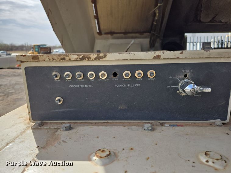 image for item EL5710 1991 Cederapids CR361 paver