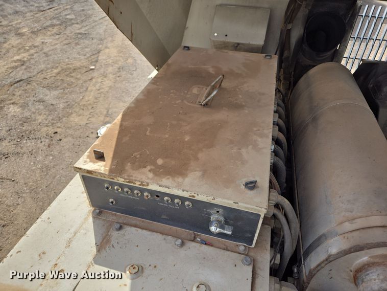 image for item EL5710 1991 Cederapids CR361 paver