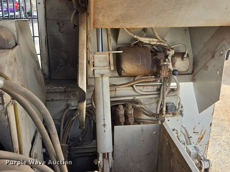 image for item EL5710 1991 Cederapids CR361 paver