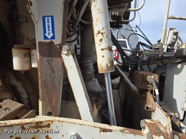 image for item EL5710 1991 Cederapids CR361 paver