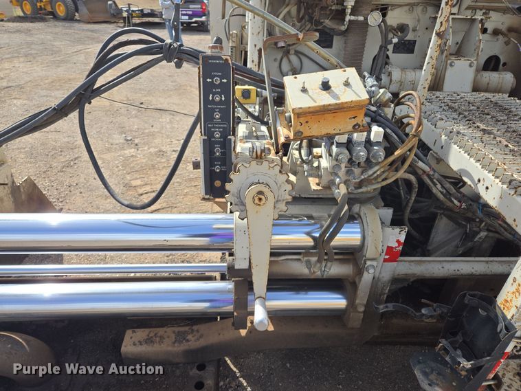 image for item EL5710 1991 Cederapids CR361 paver