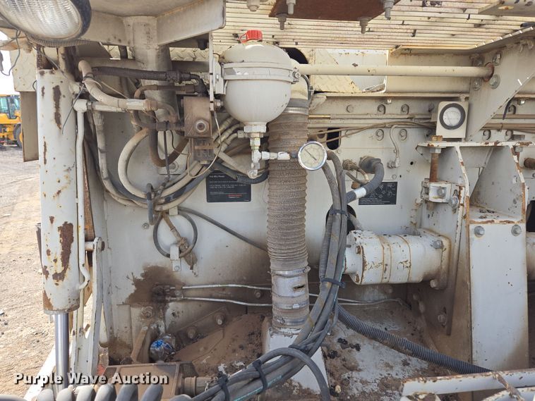 image for item EL5710 1991 Cederapids CR361 paver