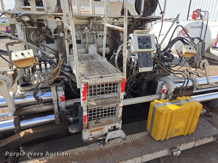 image for item EL5710 1991 Cederapids CR361 paver