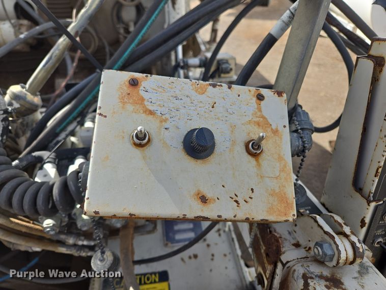 image for item EL5710 1991 Cederapids CR361 paver