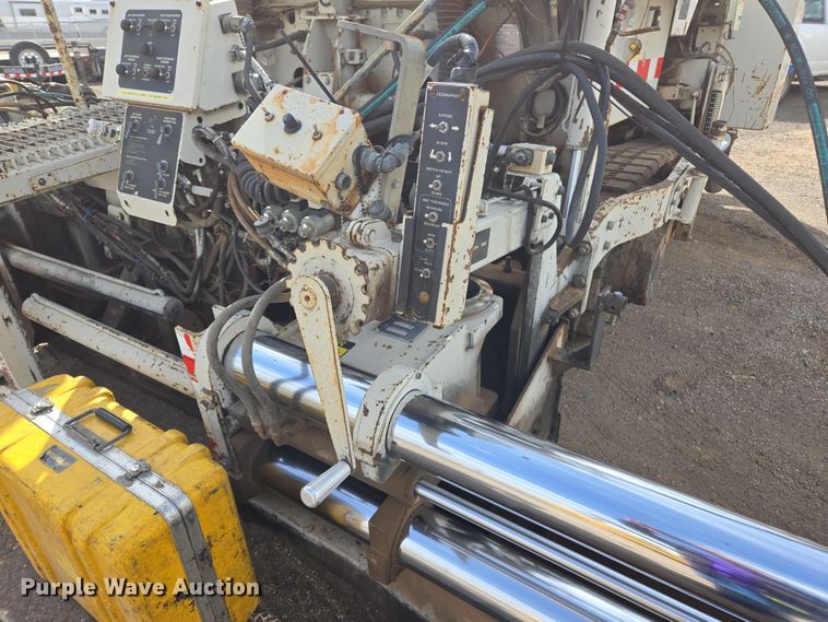 image for item EL5710 1991 Cederapids CR361 paver