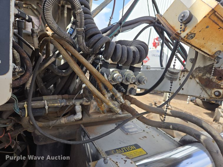 image for item EL5710 1991 Cederapids CR361 paver