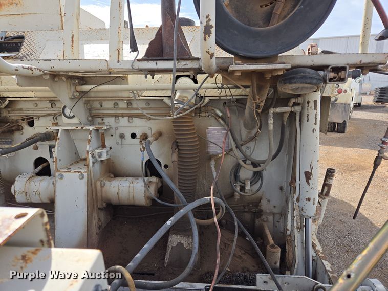 image for item EL5710 1991 Cederapids CR361 paver