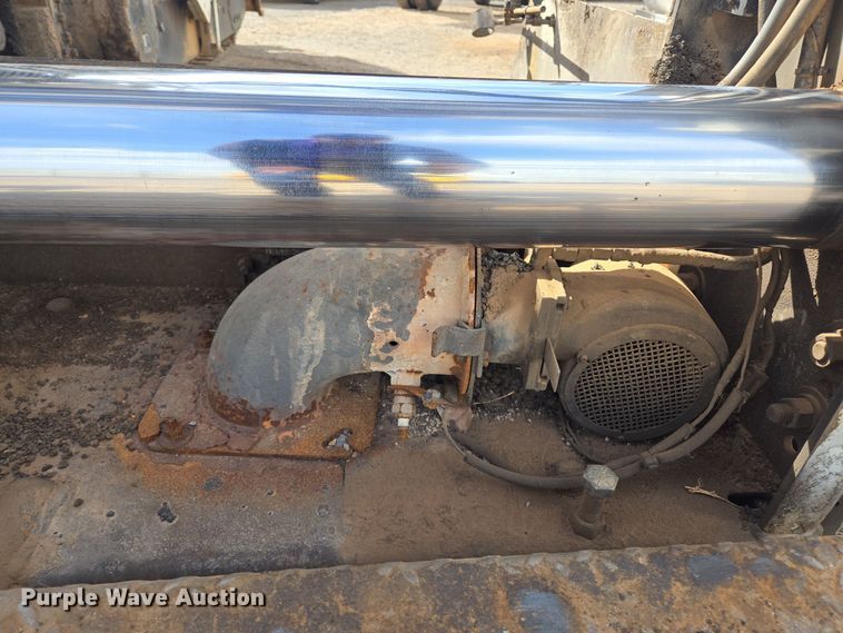 image for item EL5710 1991 Cederapids CR361 paver