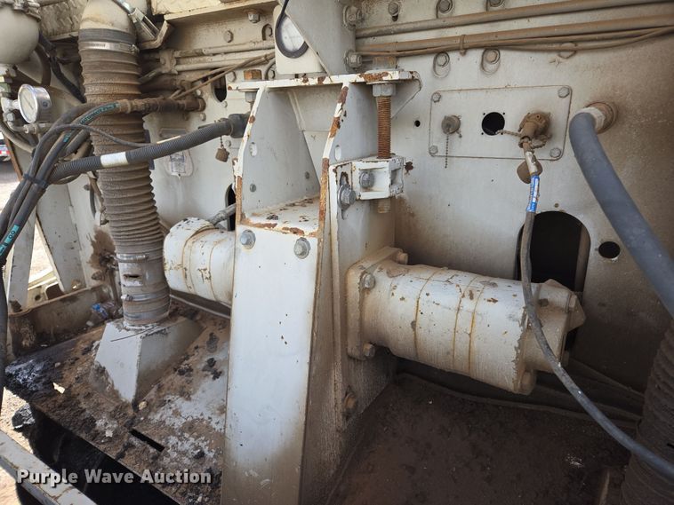 image for item EL5710 1991 Cederapids CR361 paver