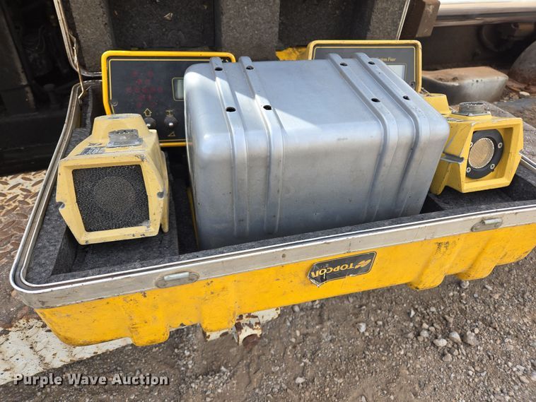 image for item EL5710 1991 Cederapids CR361 paver